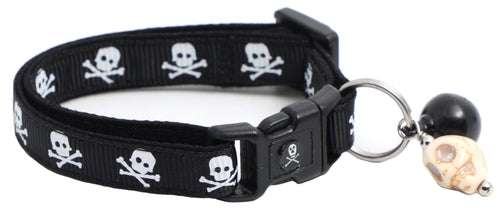Skulls & Crossbones on Black – Breakaway Cat Collar