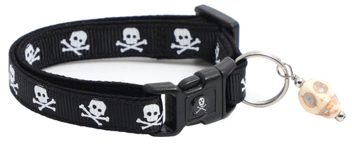 Skulls & Crossbones on Black – Breakaway Cat Collar