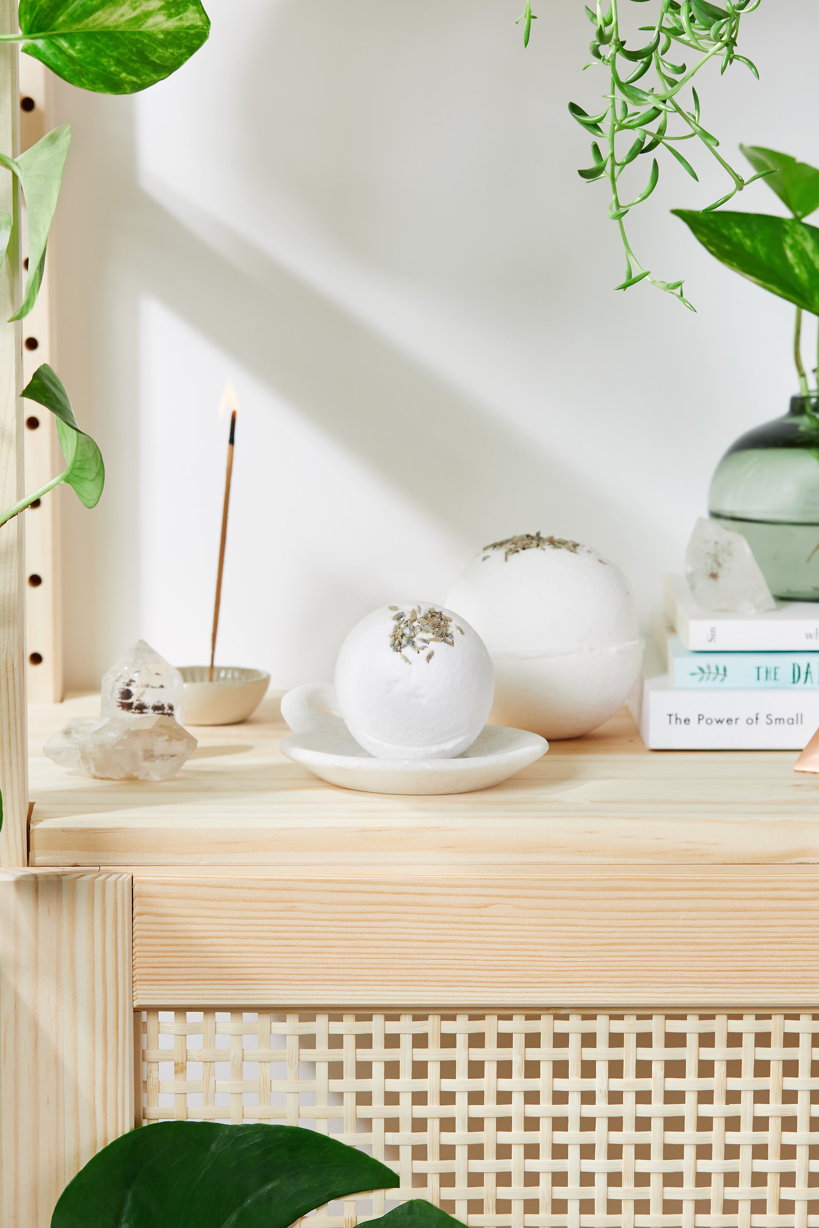 Organic Calm Bath Bomb – Lavender & Chamomile